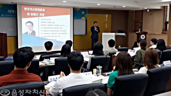  김형근 한국가스안전공사 사장이 'ISO 9001 심사원 양성과정' 교육에서 인사말을 하고 있다.